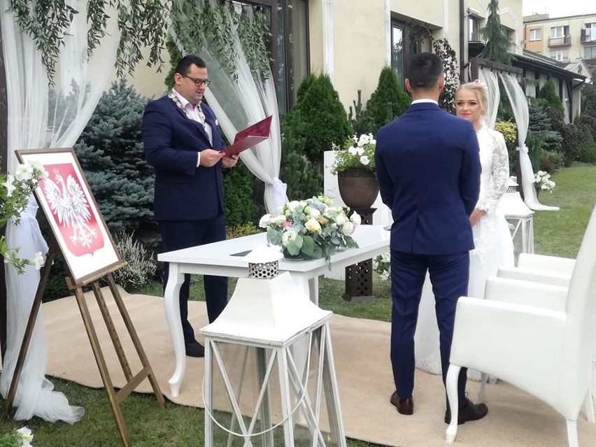 Prezydent Skarżyska Konrad Kronig udzielił w sobotę dwóch wyjątkowych ślubów. Zobacz kto się pobierał (ZDJĘCIA) 