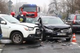 Wypadek na osiedlu Kosmonautów. Zderzyły się dwa samochody (ZDJĘCIA) 