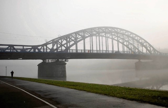 Łączący Kazimierz z Podgórzem most Piłsudskiego jest w coraz gorszym stanie