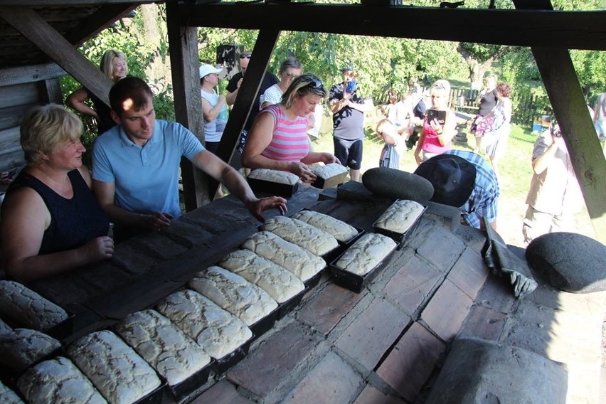 Pieczenie i degustacja pysznego chleba, plecenie wianków,...