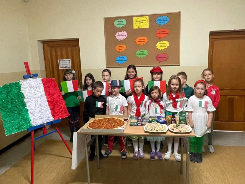 Uczniowie z Łukawy obchodzili Europejski Dzień Języków Obcych. Było kolorowo i smakowicie. Zobaczcie zdjęcia 