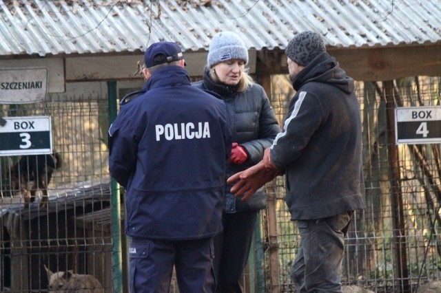 Pracownicy stowarzyszenia "Animals" postanowili więc wziąć sprawy w swoje ręce i zabrać zwierzęta z przytuliska