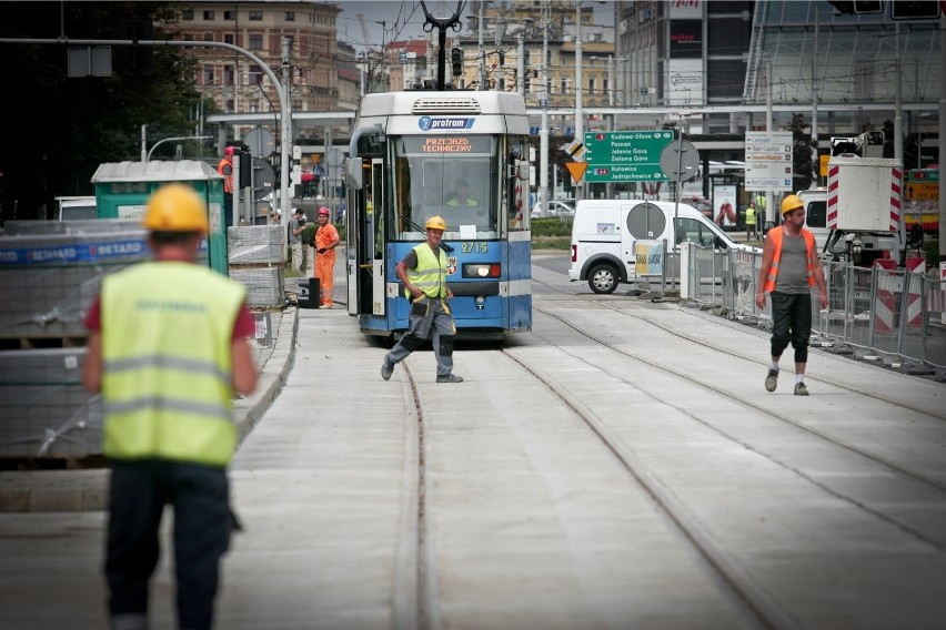 Pierwszy tramwaj przejechał wyremontowaną ulicą Curie-Skłodowskiej [ZDJĘCIA]