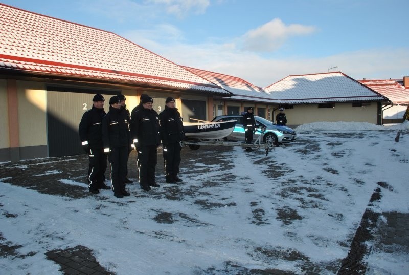 Węgorzewo. Policjanci otrzymali nowy oznakowany radiowóz, łódź i samoobsługowy alkomat (zdjęcia)