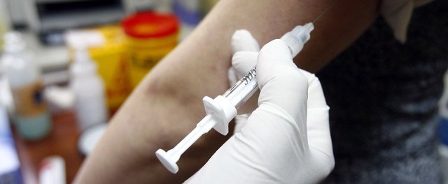 Zdaniem ekspertów tegoroczna szczepionka dobrze chroni przed zwykłą i świńską grypą. Skuteczność oceniana jest na 70-90 procent.