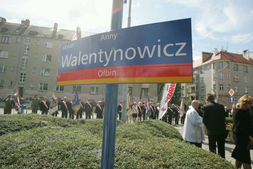 Wrocław: Skwer przy Sienkiewicza już oficjalnie nosi imię Anny Walentynowicz (ZDJĘCIA)