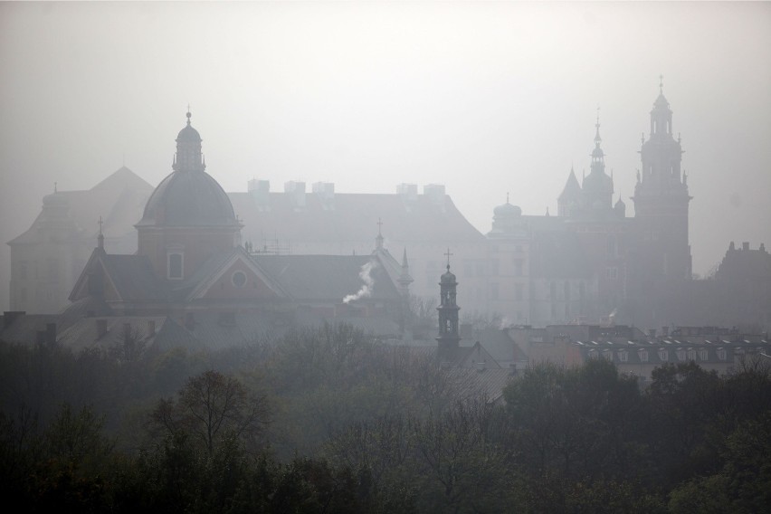 Smog w Krakowie. Ostrzeżenie o zanieczyszczeniu powietrza