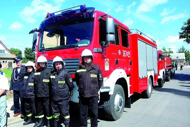 Strażacy z Nowogrodu dostali w ub.r. od WFOŚiGW dotację 286 tys. zł na zakup nowego wozu gaśniczego