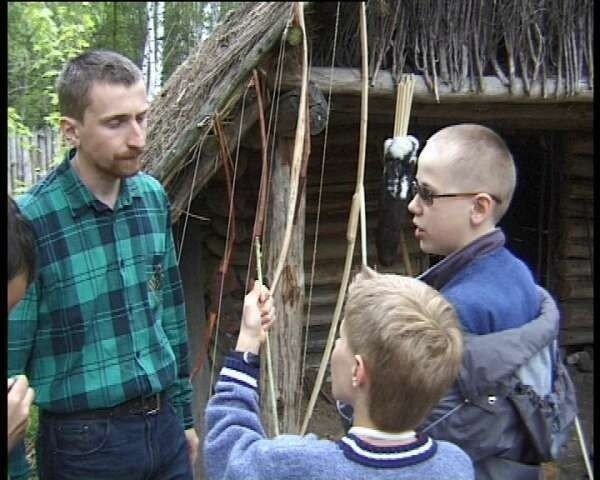 Krótki wykład o wykonywaniu strzał do łuku za pomocą krzemienia.