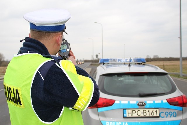 Nakielska policja co rusz  przeprowadza kontrole prędkości na drogach