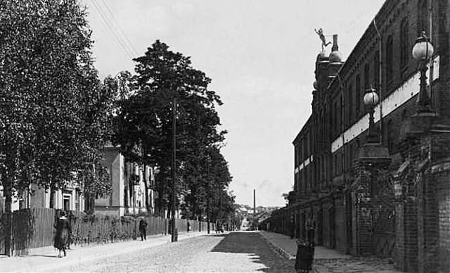 Powstała o niej książka. Poznaj niezwykłe dzieje ulicy Świętojańskiej  