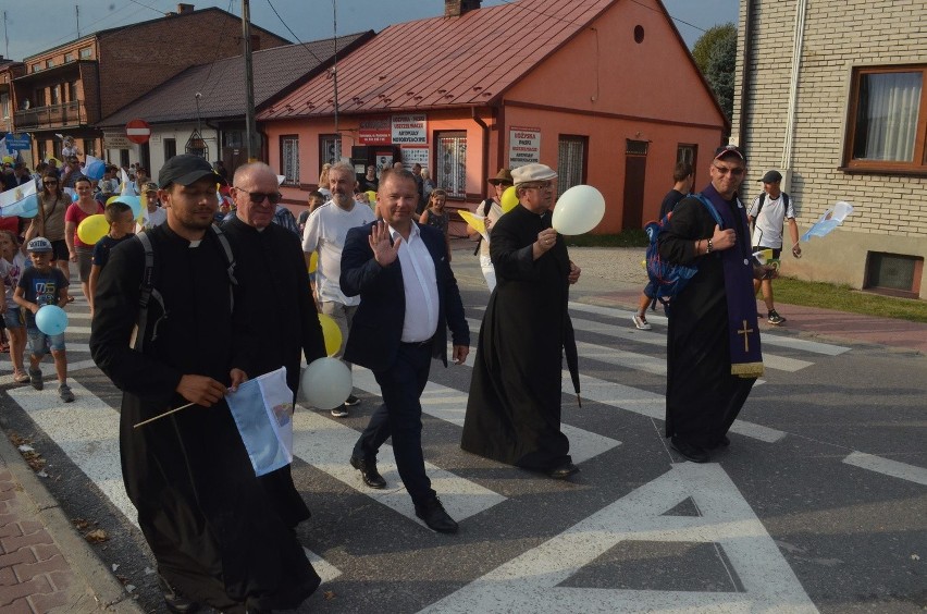 Radoszyccy pątnicy powrócili z pielgrzymki. W poniedziałek witali ich znajomi i rodziny