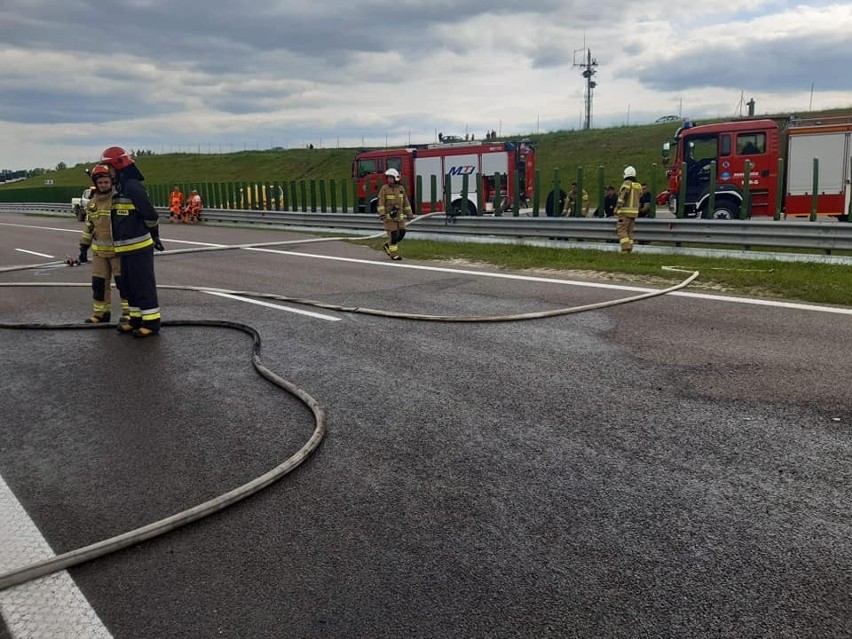 Na autostradzie A4 w Chłopicach koło Jarosławia spalił się samochód BMW [ZDJĘCIA]