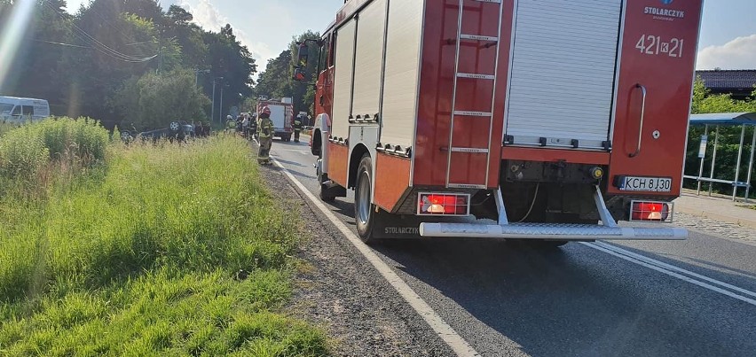 Dachowanie na ul. Krakowskiej w Libiążu. Kierowca i pasażerowie wyszli cało