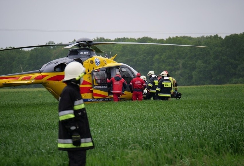 Groźny wypadek w Pokrzywnicy na drodze krajowej nr 40 do Kędzierzyna-Koźla. Jedna osoba w ciężkim stanie