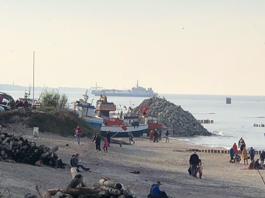 Widok z plaży w Mielnie na szwedzki statek