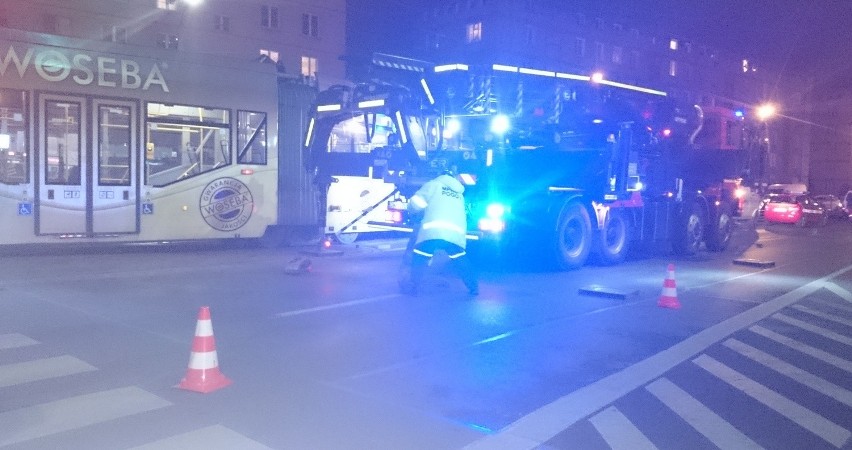 Wrocław: Tramwaj linii nr 4 wykoleił się na ul. Grabiszyńskiej (OBJAZDY) 