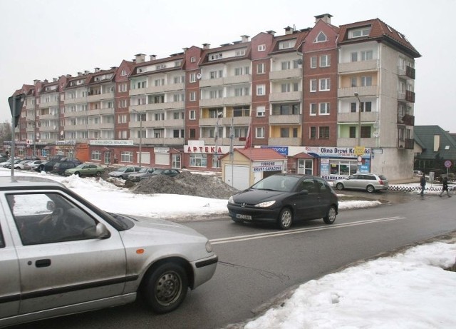 Ta ulica to właśnie ulica Witkowskiego, która prowadzi do bloków przy 11 Listopada oraz do domków jednorodzinnych przy Witkowskiego.