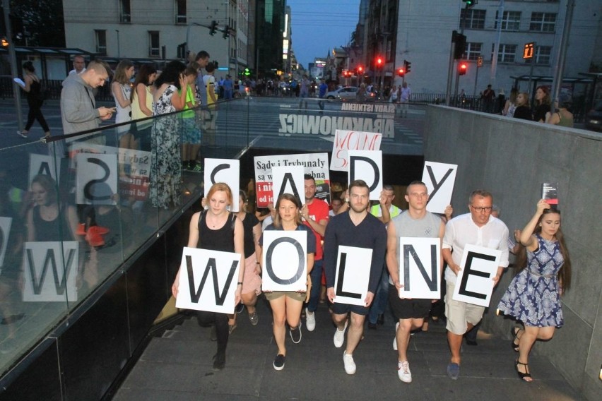 10 tysięcy osób protestowało we Wrocławiu w obronie sądów