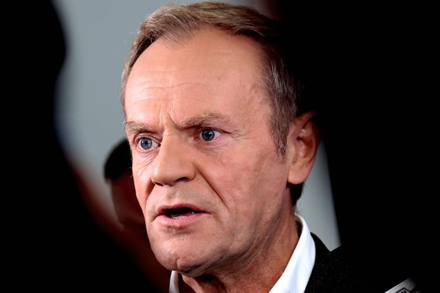 Donald Tusk domagał się powołania komisji śledczej, przekonując, że w 2015 roku zmiana władzy była  na rękę Rosji. O konieczności powołania takiej komisji mówili także inni politycy PO, chociaż w czerwcu 2015 zagłosowali przeciw jej powołaniu. Sytuację zmieniło odtajnienie zeznań Marcina W. przez Prokuraturę Krajową.