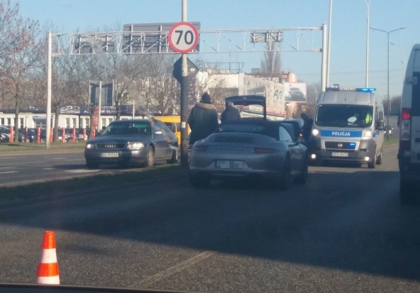 Na szczęście wszystko skończyło się na pogiętych blachach i...