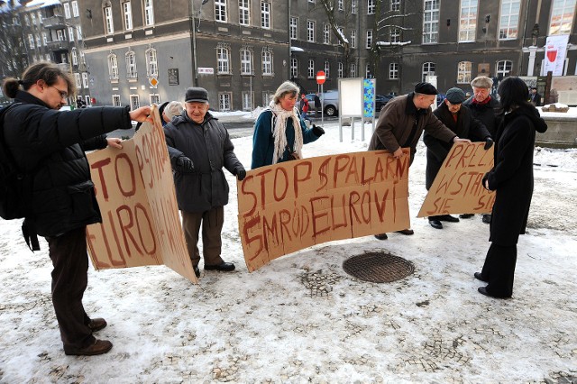 Mieszkańcy Międzyodrza i Wyspy Puckiej protestowali przeciwko ingnorowaniu ich racji przez prezydenta Piotra Krzystka.