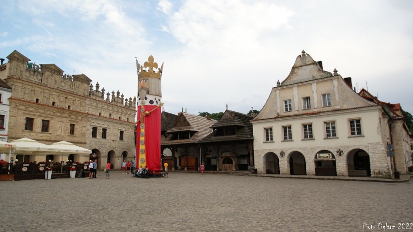 Rynek to serce Kazimierza. Tu odbywa się wiele letnich...