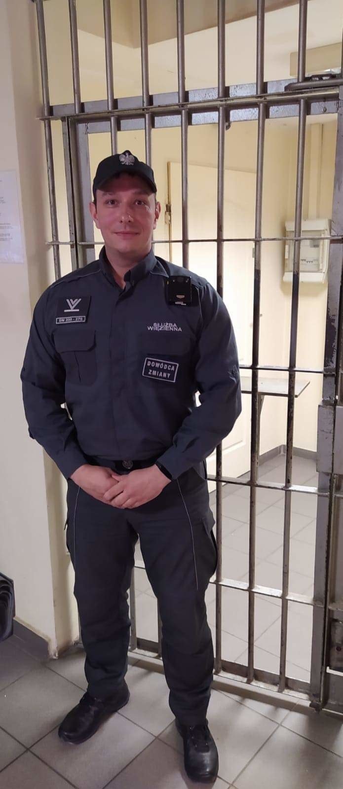 St. sierż. sztab. Piotr Rozpłochowski pracuje w Areszcie...