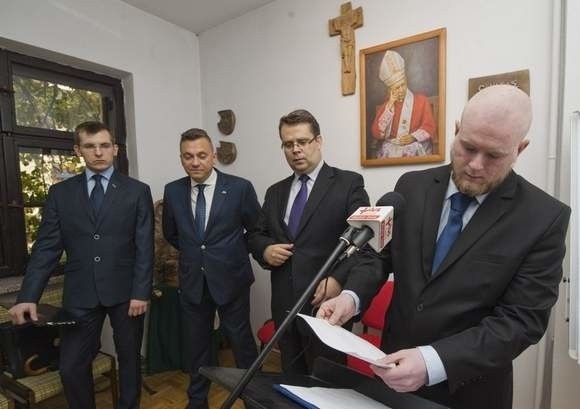 Jan Kazimierz Adamczyk (po prawej) startuje w wyborach na prezydenta Koszalina.
