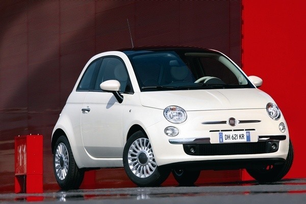 Od chwili debiutu na naszym rynku wielką karierę wśród płci pięknej robi Fiat 500.