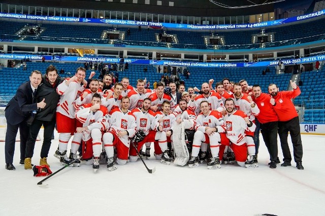 Pamiątkowe zdjęcie reprezentacji Polski, która wygrała turniej w Kazachstanie