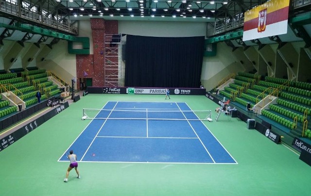 W sobotę i niedzielę polskie tenisistki zmierzą się w Inowrocławiu z reprezentacją Tajwanu w meczach play off grupy światowej II Fed Cup by BNP Paribas.  Trwają przygotowania hali widowiskowo-sportowej do tego wydarzenie. Boisko główne zamienione zostało w kort tenisowy. Rozpoczęły się już treningi. Podczas jednego z nich obserwowaliśmy Klaudię Jans-Ignacik.