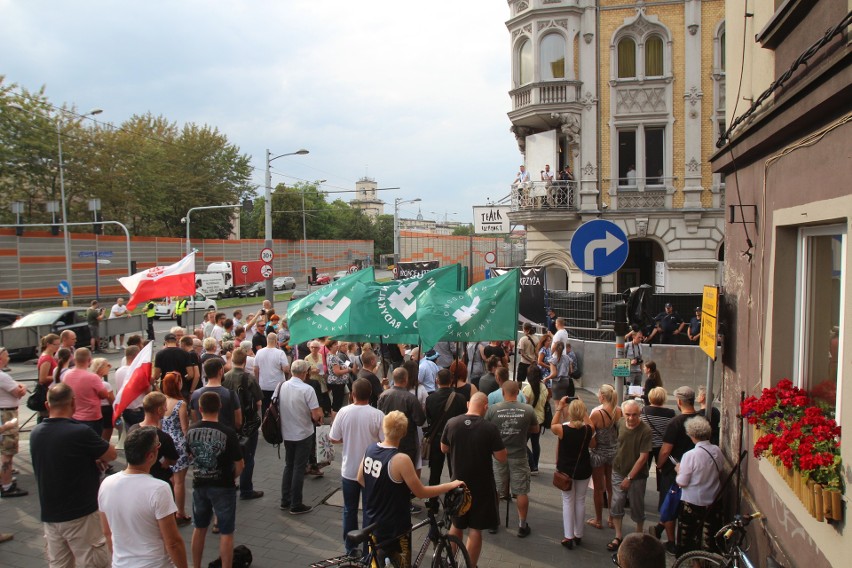 Chorzów: 3 sierpnia, pikieta przed Teatrem Rozrywki