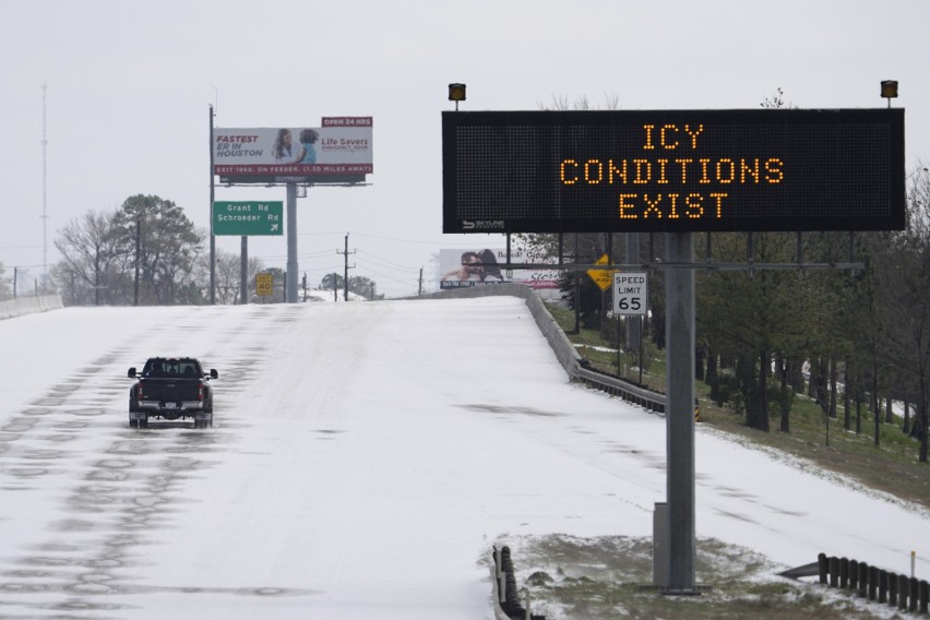 Zima w USA 2021: Najbardziej cierpi Teksas, dziesiątki osób nie żyje, ofiar może być więcej [ZDJĘCIA]
