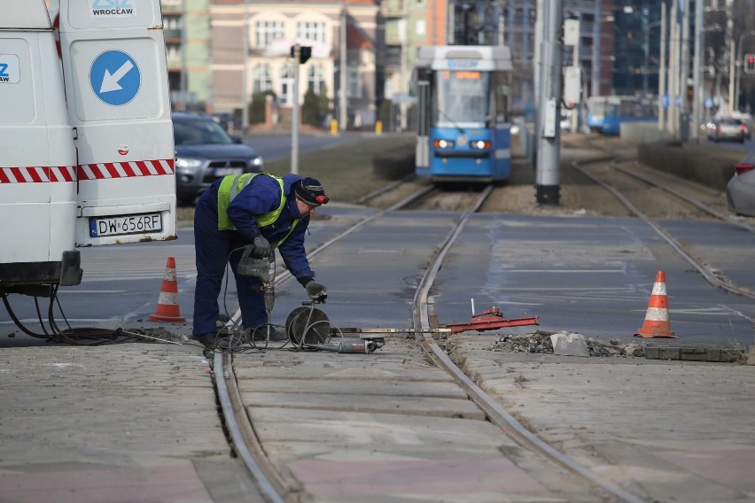 Tramwaj wykoleił się na placu Strzegomskim