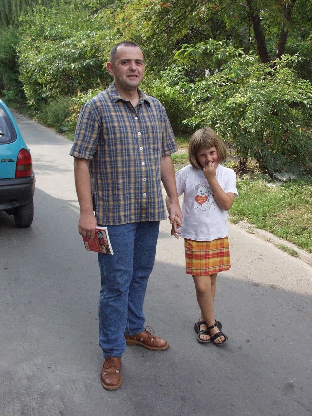 Dariusz Ratajczak (na zdjęciu z córką) zapowiada walkę z parkomatami w Opolu.