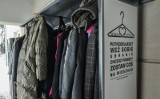 Akcja „Wymiana ciepła” w Bydgoszczy. Mieszkańcy mogą zostawić zimowe ubrania dla potrzebujących