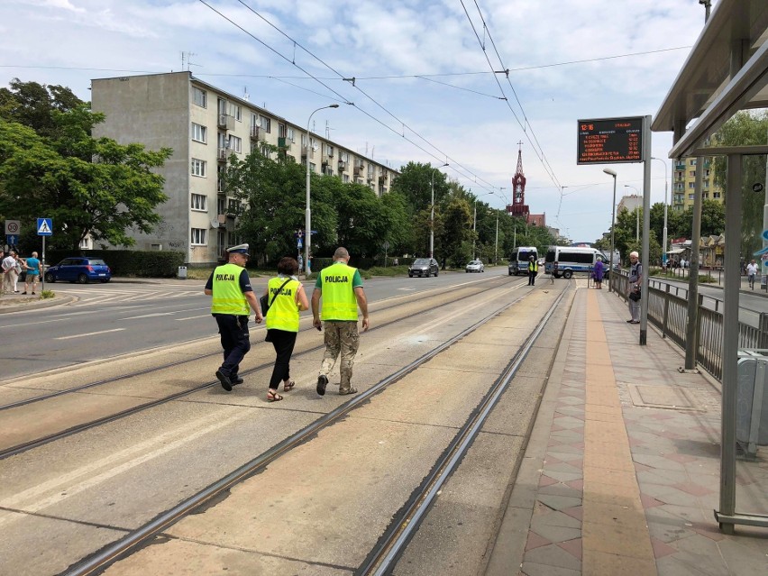 Tramwaj ciągnął kobietę kilkaset metrów. Rozszarpał jej ciało. Prokuratura: motorniczy jest niewinny