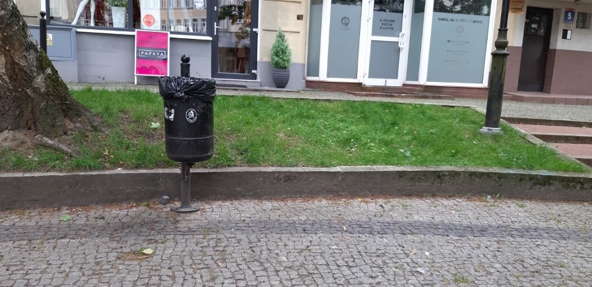 Nadmiar śmieci w centrum Słupska? Wystarczy zlikwidować ławki