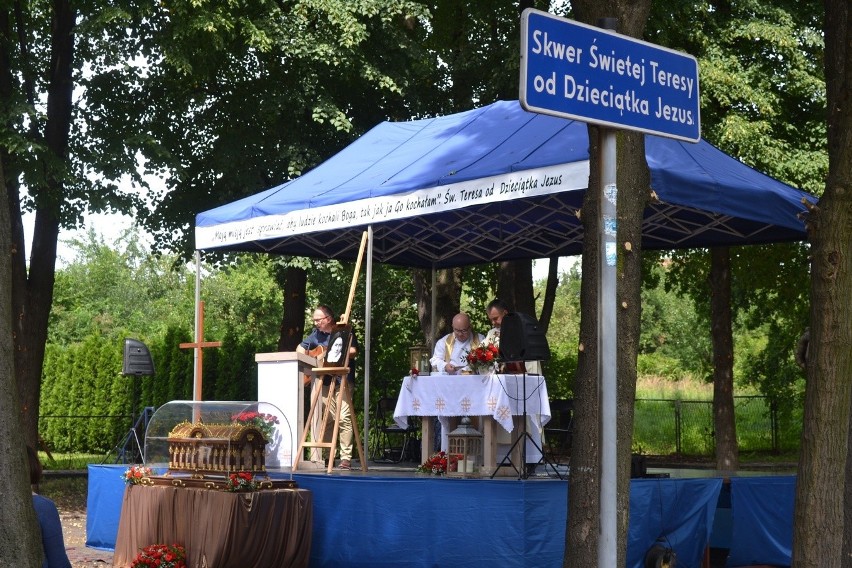 Światowe Dni Młodzieży: relikwie św. Teresy od Dzieciatka Jezus w Jaworznie [ZDJĘCIA]