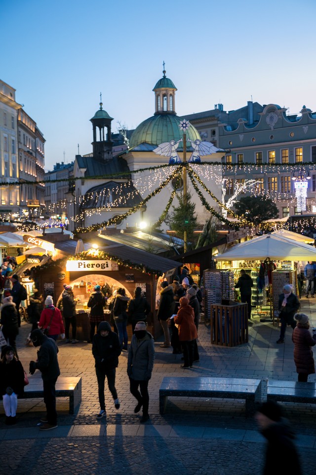 Krakowskie targi, uważane za jedne z najpiękniejszych i najciekawszych w Europie, podbiły już serca tysięcy turystów, a polecają je m.in. CNN, miesięcznik Elle,The Guardian czy Newsweek.