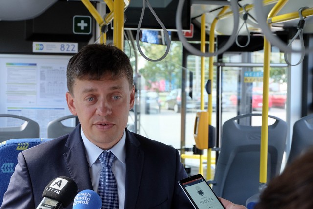 Robert Jóźwiak konferencję zorganizował w autobusie