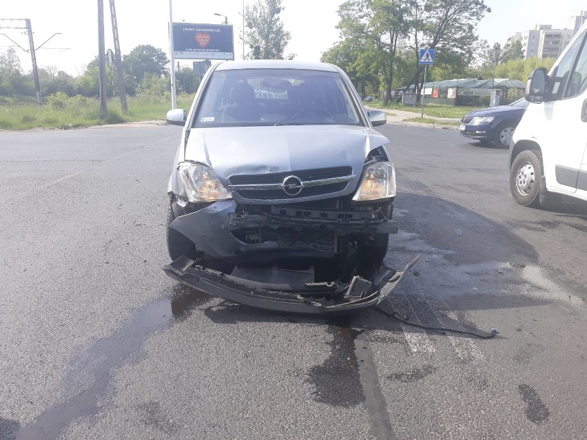 Wypadek dwóch samochodów przy przejeździe kolejowym na Balonowej (ZDJĘCIA)