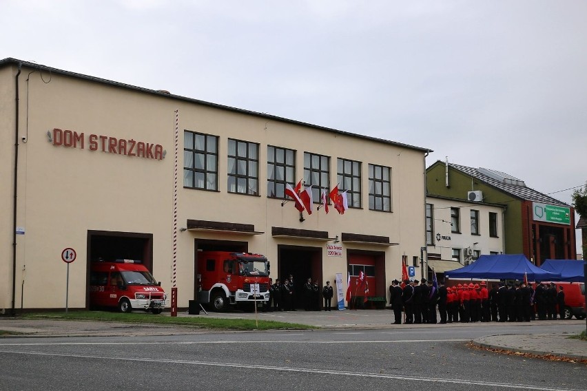 120-lecie OSP Koszęcin. Strażacy świętowali idąc w paradzie...