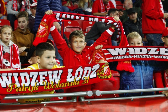 Najmłodsi kibice Widzewa kochają swój klub i piłkarzy z al. Piłsudskiego w Łodzi