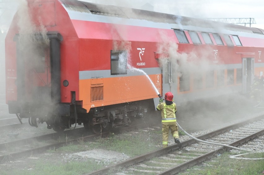 Strażacy dostali zgłoszenie po godz. 19.00. Wynikało z...