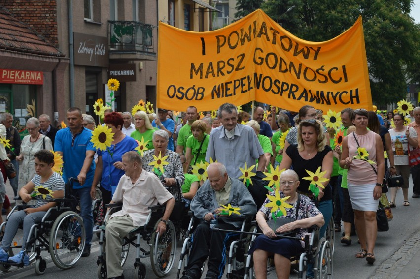 Proszowice. Ulicami przeszedł pierwszy marsz godności osób niepełnosprawnych