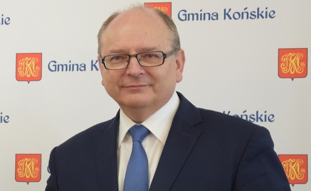 Burmistrz Końskich Krzysztof Obratański od 1 lipca będzie zarabiał o trzy złote brutto więcej