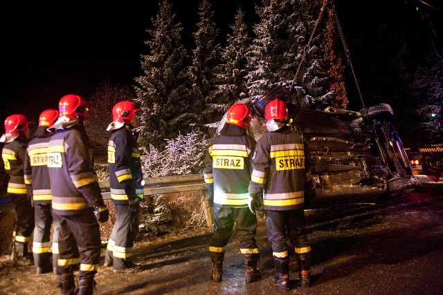 Dachowanie na śliskiej drodze w Łapczycy