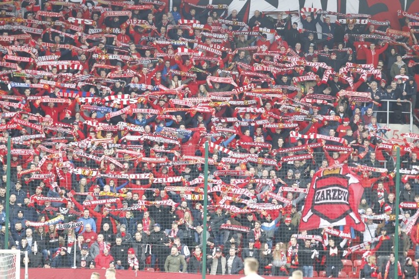 W niektórych klubach na stadion będą mogli wejść wszyscy chętni kibice. Ale nie w ŁKS i Widzewie